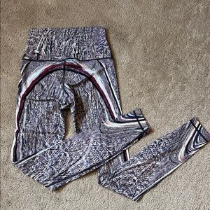 Lululemon patterned high rise legging size 2